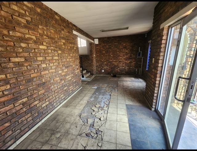 2,400M² WAREHOUSE TO LET IN WADEVILLE